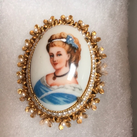 Vintage Jewelry - Limoges vintage pin